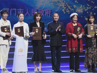 那个和周冬雨上了热搜的机器人原来是...